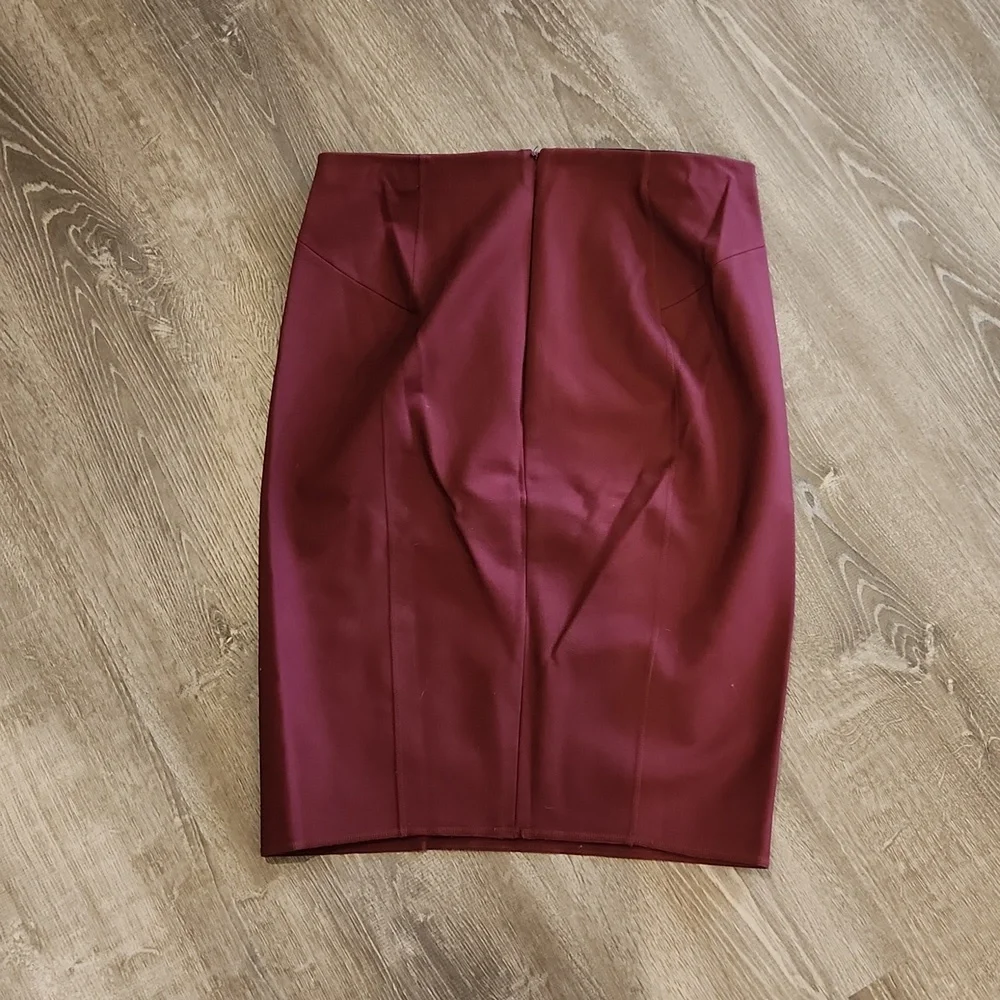 Ann Taylor Deep Burgandy Stretch Pencil Skirt - Size 8 - Picture 5 of 9